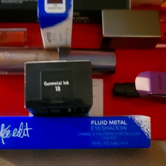 Eye Makeup (liner & shadow) & lip glosses package. - Picture 1 of 4